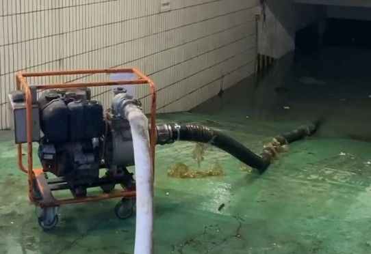 ▲鹿港鎮淹水災情慘重。（圖／記者唐詠絮翻攝）