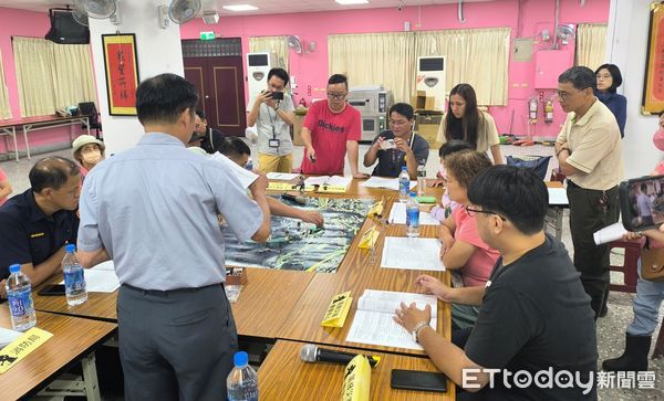 ▲颱風季超前部署！基隆東安里自主防災兵推。（圖／記者郭世賢翻攝）