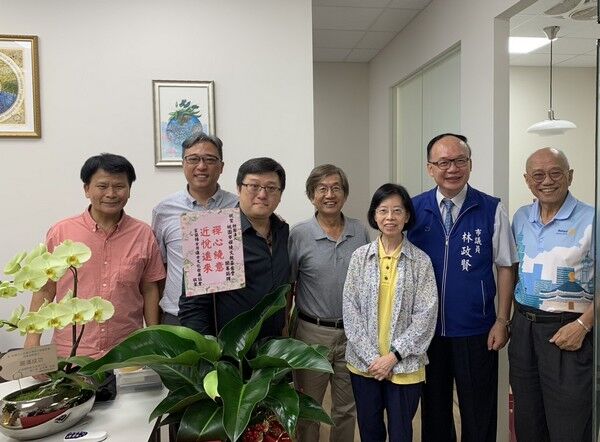 ▲台灣首座禪繞文教基金會揭牌，推動藝術療癒