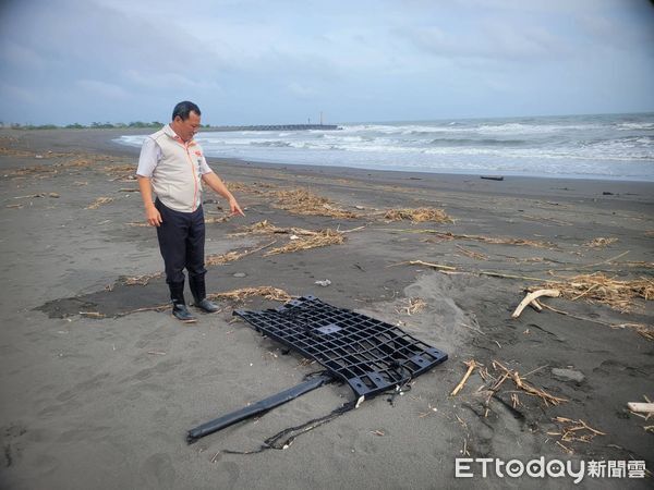 ▲農業處長鄭永裕率海漁所、環保局人員前往現場巡查。（圖／屏東縣政府提供）