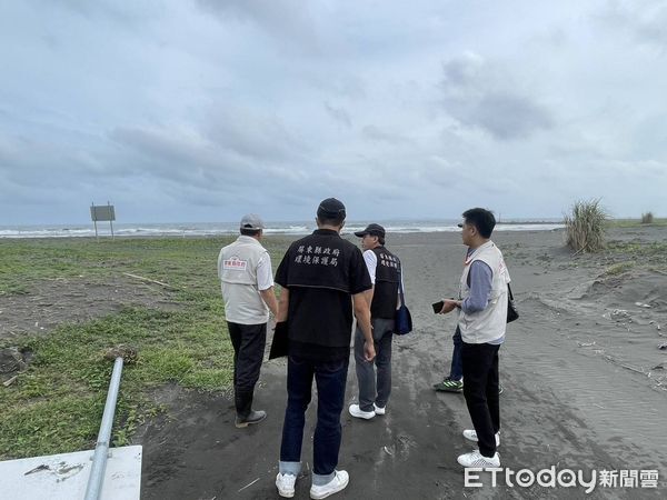 ▲農業處長鄭永裕率海漁所、環保局人員前往現場巡查。（圖／屏東縣政府提供）