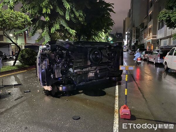 ▲▼台中翻車事故。（圖／記者游瓊華翻攝）