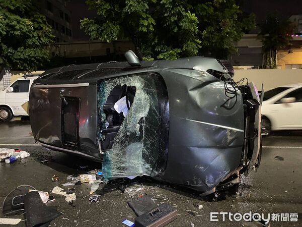 ▲▼台中翻車事故。（圖／記者游瓊華翻攝）