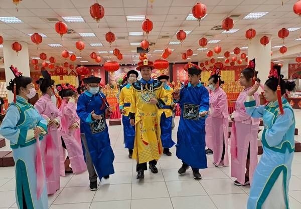 ▲桃園威天宮7/12「康熙皇帝親臨獻壽」登場