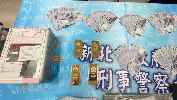 林姓男子組成的詐騙集團為了考驗車手，還會設立功德箱，並以假黃金和假鈔測試其忠誠度。（圖／翻攝畫面）