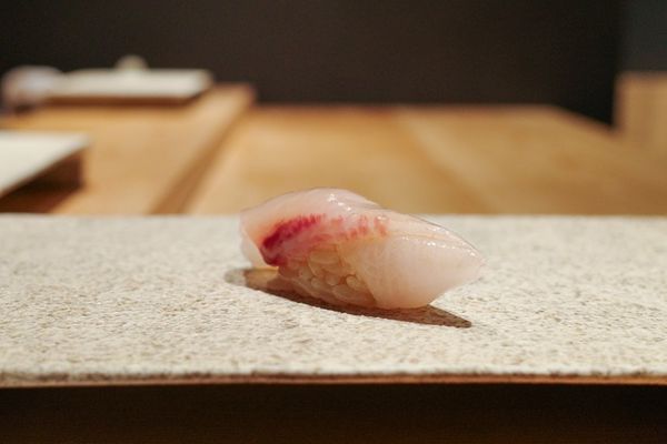 ▲鮨香料理長擁有超過40年的日本料理經驗。（圖／取自米其林指南網站）