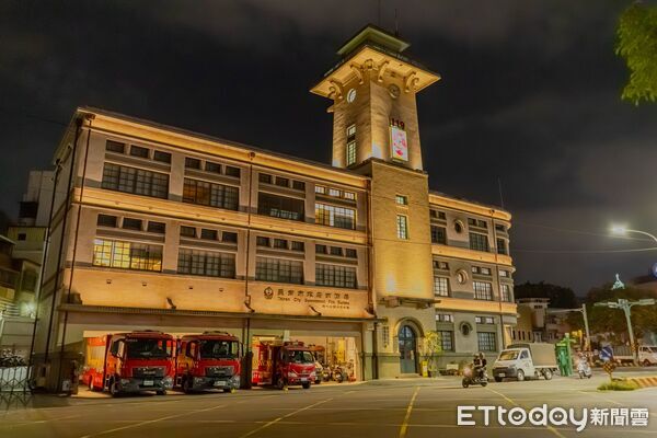 ▲原台南州會、愛國婦人會館、聯州會、合同廳舍、文學館與孔廟街區，夜間點燈後光影流轉，展現府城歷史建築的沉穩氣質。（記者林東良翻攝，下同）