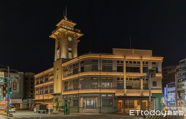 ▲原台南州會、愛國婦人會館、聯州會、合同廳舍、文學館與孔廟街區，夜間點燈後光影流轉，展現府城歷史建築的沉穩氣質。（記者林東良翻攝，下同）