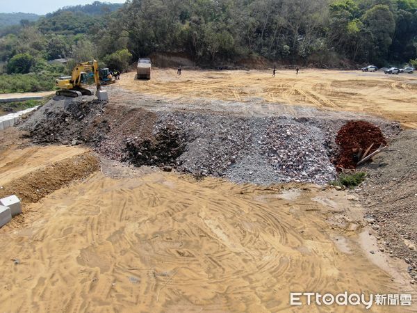 ▲▼新竹寶山鄉山坡地變非法掩埋場！環保大案起訴12人。（圖／記者楊永盛翻攝）