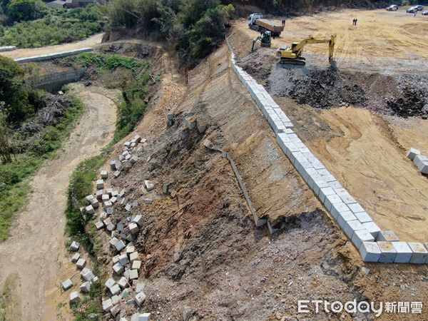 ▲▼新竹寶山鄉山坡地變非法掩埋場！環保大案起訴12人。（圖／記者楊永盛翻攝）