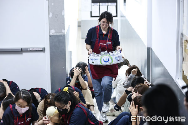 ▲「國家團結月」防空疏散避難模擬演練。（圖／記者林敬旻攝）