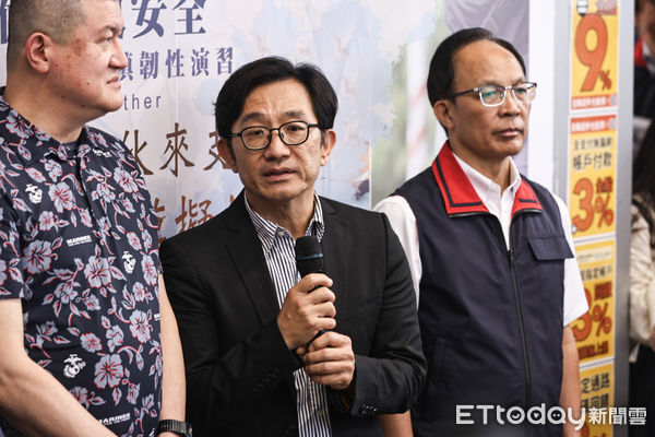 ▲「國家團結月」防空疏散避難模擬演練，全聯發言人劉鴻徵受訪。（圖／記者林敬旻攝）