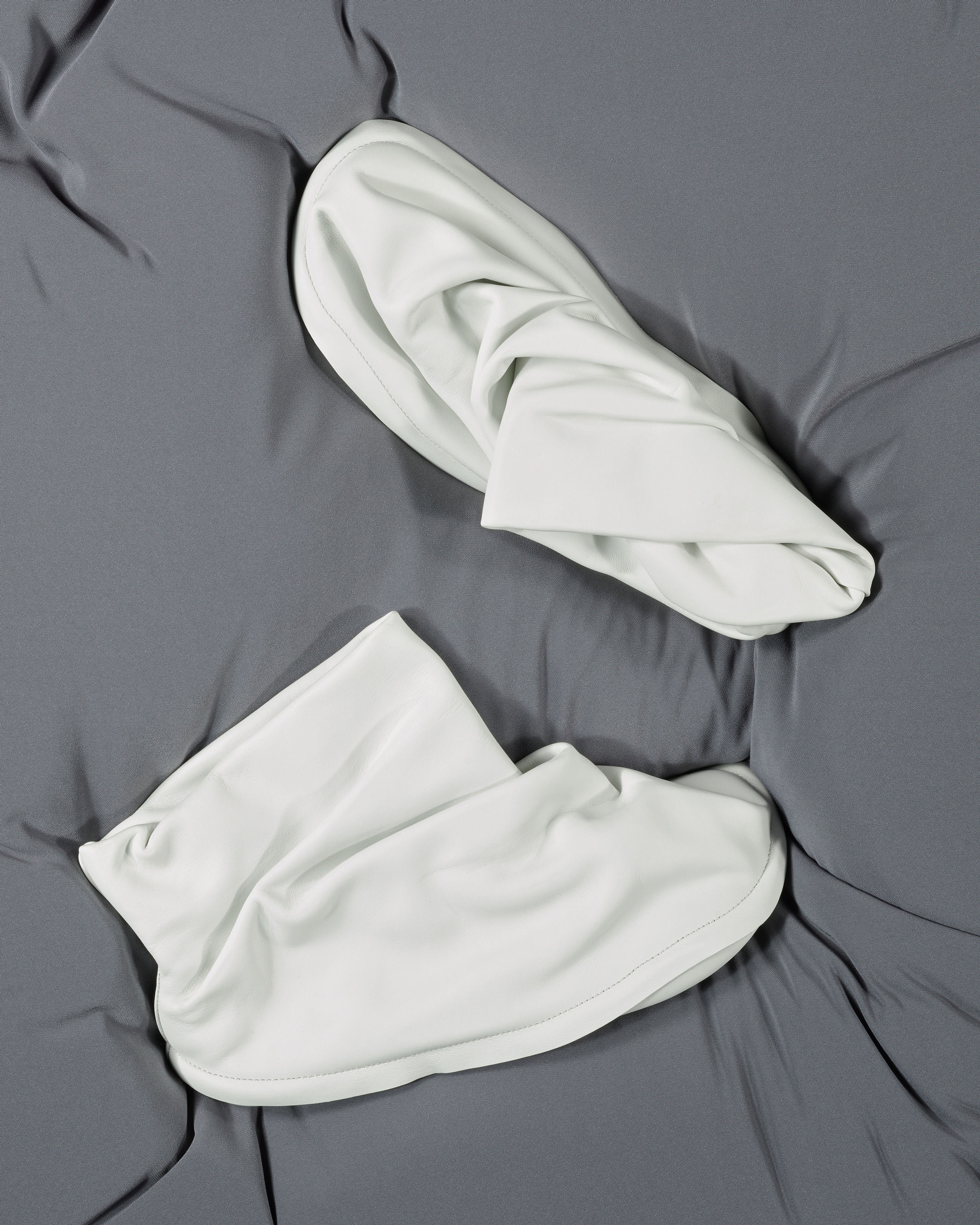 ▲ISSEY MIYAKE「一塊布鞋履」  。（圖／品牌提供）