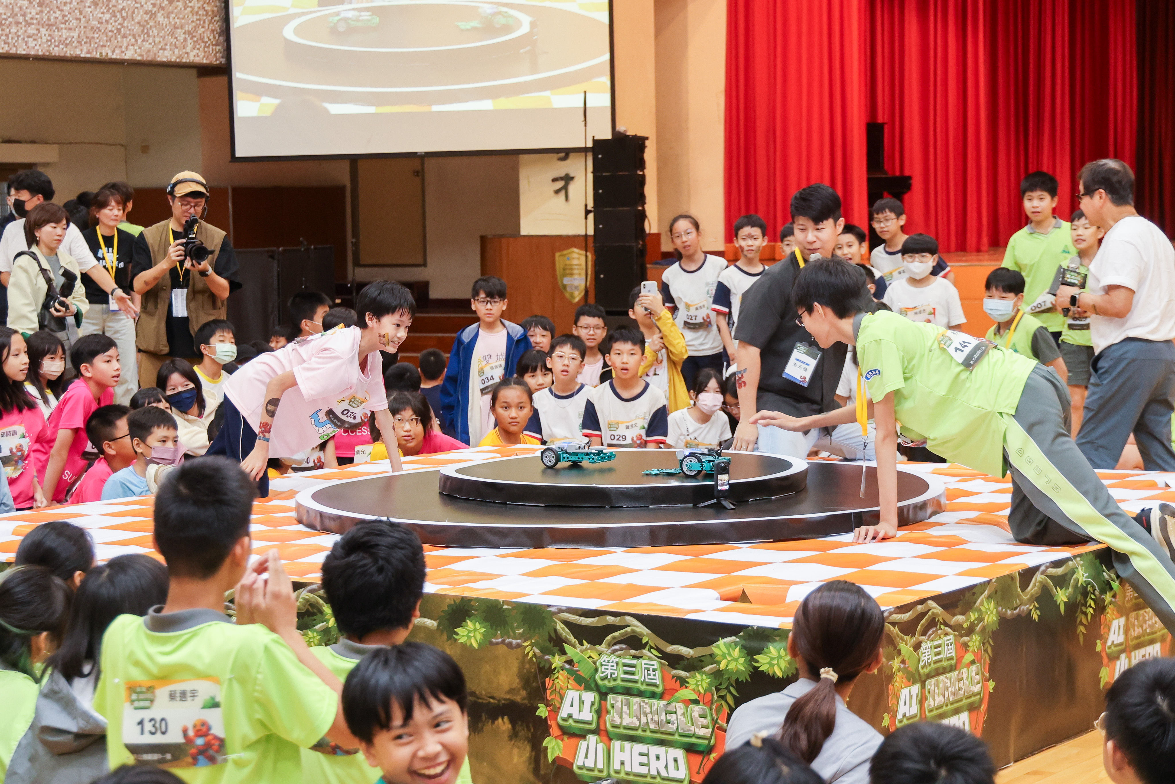 ▲5縣市AI小英雄跨縣市交流。（圖／新北市教育局提供）