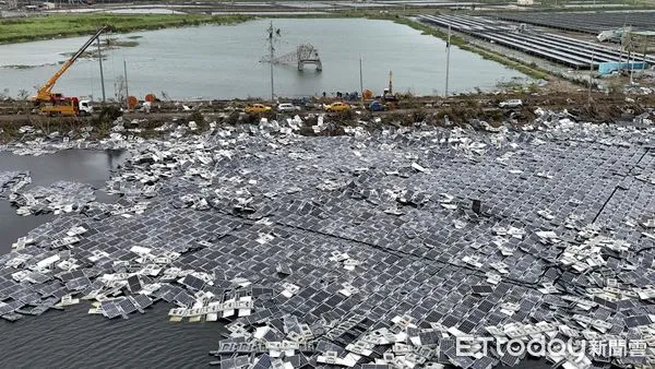 ▲▼             嘉義布袋新塭、義竹東後寮滯洪池的數百面水面型太陽能光電板破損。（圖／攝影中心攝，下同）