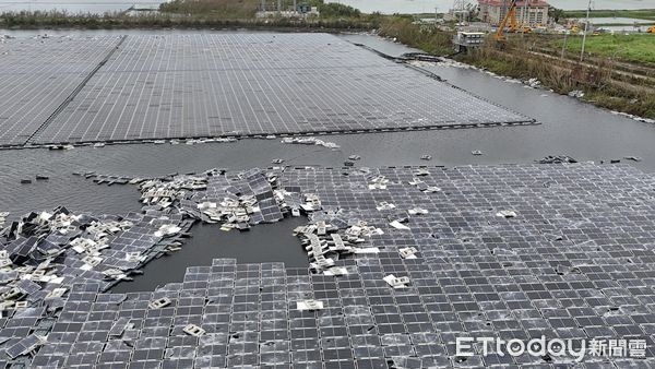 ▲▼             嘉義布袋新塭、義竹東後寮滯洪池的數百面水面型太陽能光電板破損。（圖／攝影中心攝，下同）