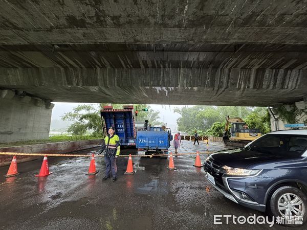 ▲▼高雄3座橋實施封橋。（圖／記者許宥孺翻攝）