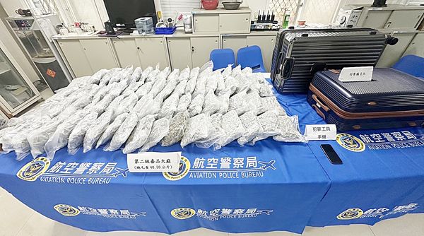 ▲泰籍女子今年3月間自泰國入境桃園機場第二航廈，托運行李被查獲夾藏二級毒品大麻共計40.59公斤等證物。（圖／航警局提供）