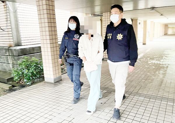 ▲航警人員訊問後將泰籍女子移送桃園地檢署偵辦。（圖／航警局提供）