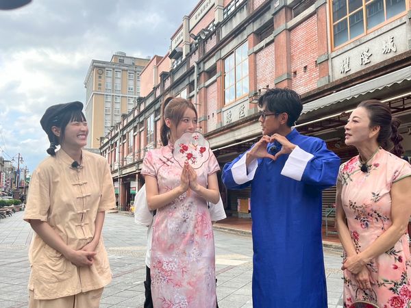▲李雅英穿上旗袍別有韻味。（圖／民視提供）