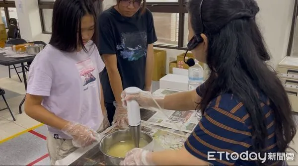 ▲富山實小製作手工皂守護植物人健康。（圖／記者楊晨東翻攝）