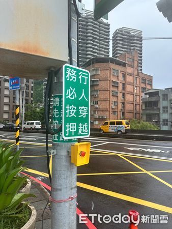 ▲新北改善碧潭大橋環河路口。（圖／新北市交通局提供）