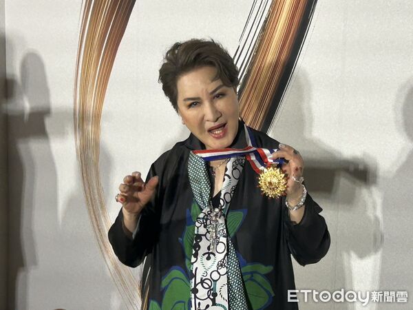▲▼楊麗花獲頒行政院文化獎，徒弟陳亞蘭在場見證 。（圖／記者孟育民攝）