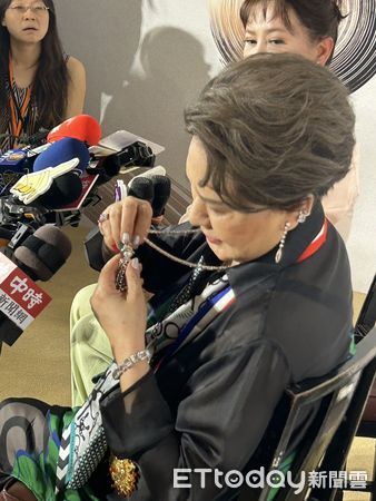 ▲▼楊麗花獲頒行政院文化獎，徒弟陳亞蘭在場見證 。（圖／記者孟育民攝）