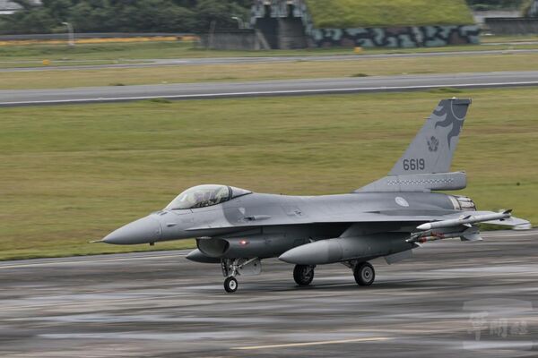 ▲▼F-16戰機滑行。（圖／軍聞社）