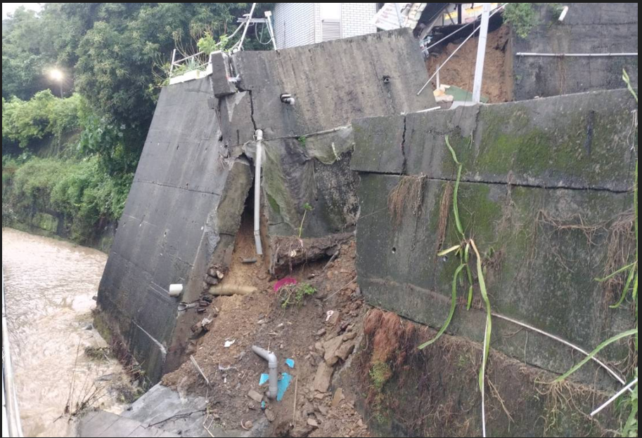屏東豪雨！望嘉村擋土牆崩塌　住戶一回頭...廚房、廁所不見了