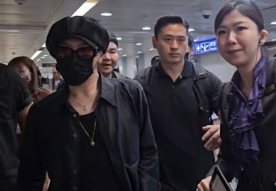 空氣好香！GD全黑帥氣抵達台灣「新髮色意外曝光」機場又暴動