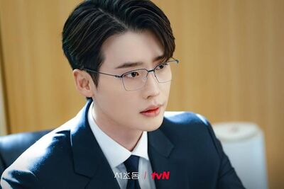 李鍾碩睽違3年回歸！《瑞草洞》首播收視佳　韓媒讚「救了tvN」