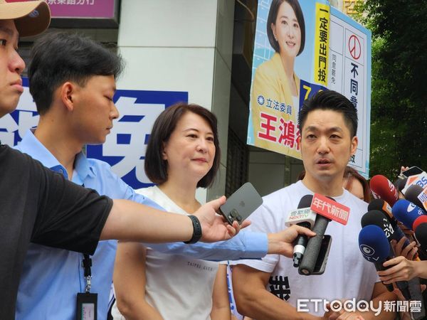 ▲▼台北市長蔣萬安陪同國民黨立委王鴻薇路口拜票。（圖／記者陳家祥攝）