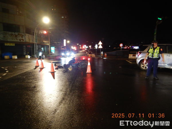 ▲▼台中深夜發生街頭汽機車對撞，無照男子慘死。  。（圖／民眾提供，下同）