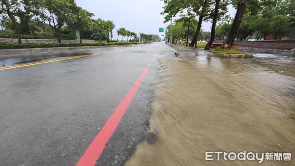 ▲▼金門大雨淹水。（圖／記者林名揚翻攝）