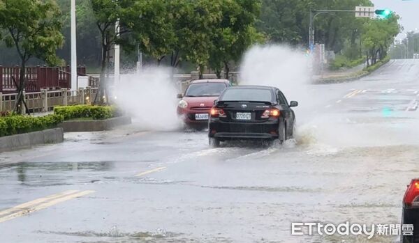 ▲▼金門大雨淹水。（圖／記者林名揚翻攝）