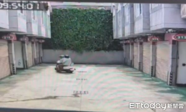 ▲警方在摩鐵守株待兔，當場人贓並獲。（圖／記者鄧木卿翻攝）
