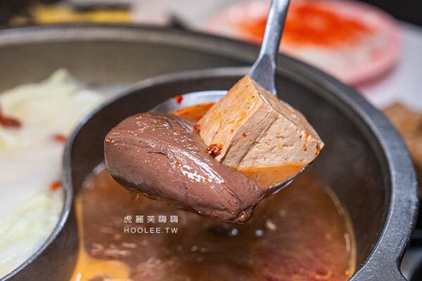 ▲▼鼎星經典火鍋店。（圖／部落客虎麗笑嗨嗨授權提供）