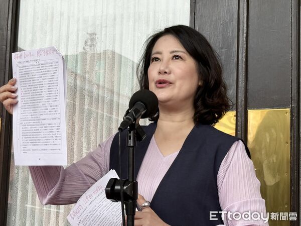 ▲▼吳思瑤  聯訪  批評藍白黑箱處理4100億特別條例。（圖／記者屠惠剛攝）