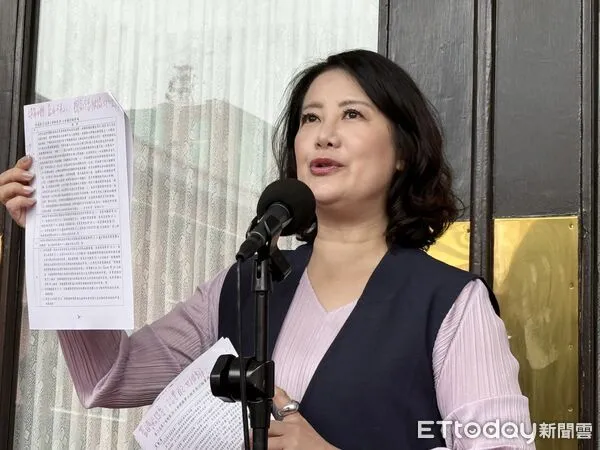 ▲▼吳思瑤  聯訪  批評藍白黑箱處理4100億特別條例。（圖／記者屠惠剛攝）