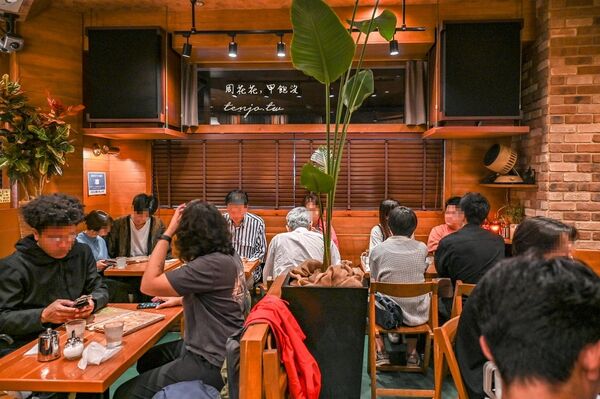 ▲▼JAZZ&COFFEE YURI。（圖／部落客周花花，甲飽沒授權提供）