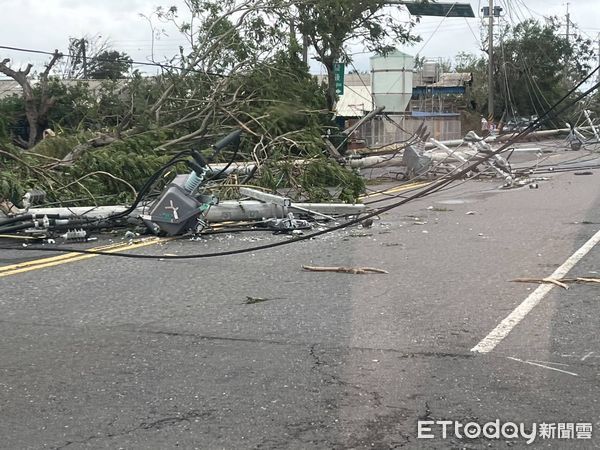 ▲台南市麻豆區港尾里風災後停電至今，港尾里民希望市府重視，協調台電儘速復電，讓他們早日恢復日常生活。（民眾提供，下同）
