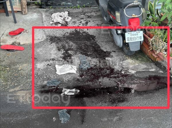 ▲▼獨／台中年輕男遭破裂玻璃門割動脈　家門前「積大量血水」搶救中。（圖／記者許權毅攝）