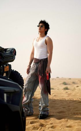 ▲▼小樂吳思賢赴杜拜拍MV。（圖／華納音樂提供）