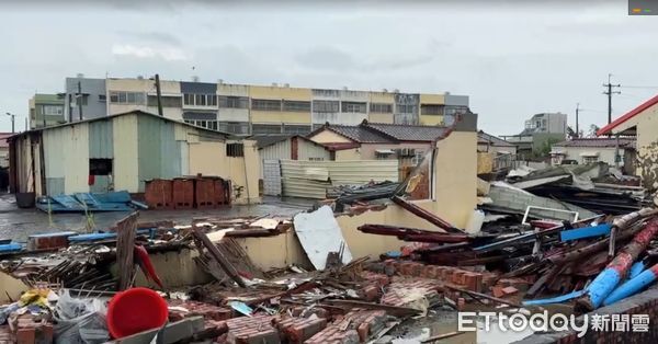 ▲台南市鹽水區歡雅里停電已6天，整個聚落陷入黑暗，居民苦撐生活。（民眾提供，下同）