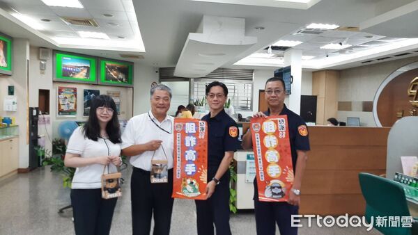 ▲東港警分局長高志正警廣高雄台打詐宣導。（圖／記者陳崑福翻攝）