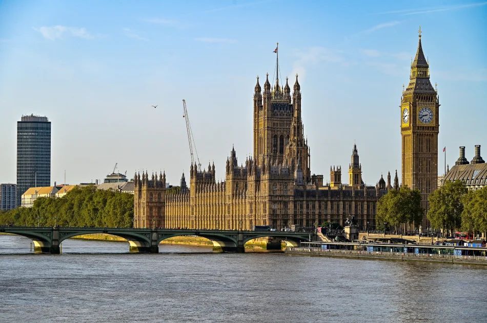 英國政府拓展財源　過夜旅客擬課稅