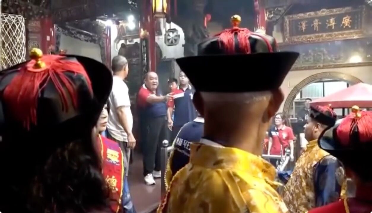 ▲▼台南普濟殿、西羅殿斷交，爆氣畫面曝光。（圖／翻攝臉書／宗教爆報）