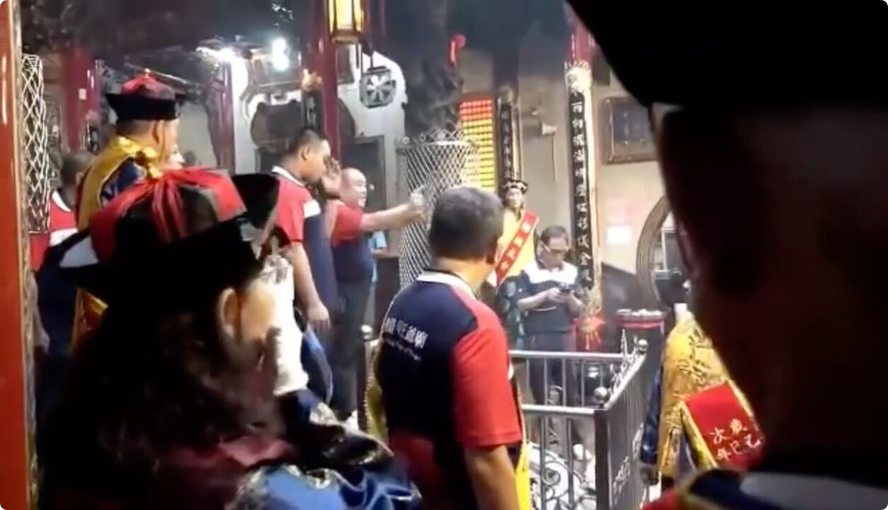 ▲▼台南普濟殿、西羅殿斷交，爆氣畫面曝光。（圖／翻攝臉書／宗教爆報）