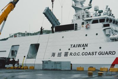 緊急掛載雄風飛彈！　海巡萬里艦進行「平戰轉換」演練